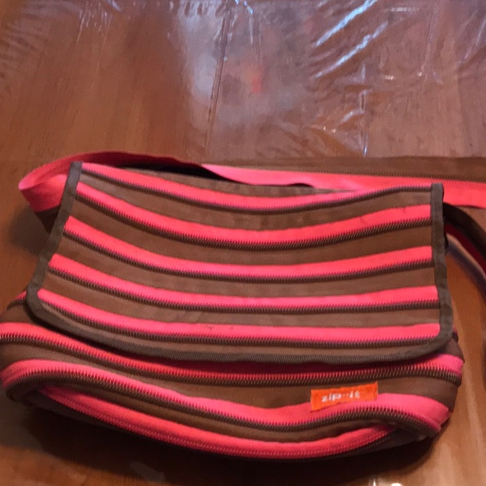🆕️ Just Zip it Crossbody Purse